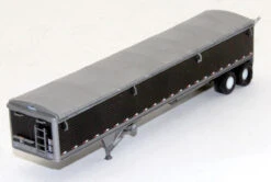 Lonestar Model 6031 - Wilson Pacesetter 43' Grain Trailer - Pre-painted Black Body / Silver Tarp - HO Scale Kit