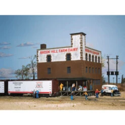 Walthers Cornerstone 933-3010 - Brook Hill Farm Dairy Kit - HO Scale