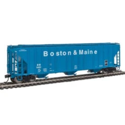 Walthers Proto 920-106154 - 55' Evans 4780 Cubic Foot 3-Bay Covered Hopper Boston & Maine (BM) 5401 - HO Scale