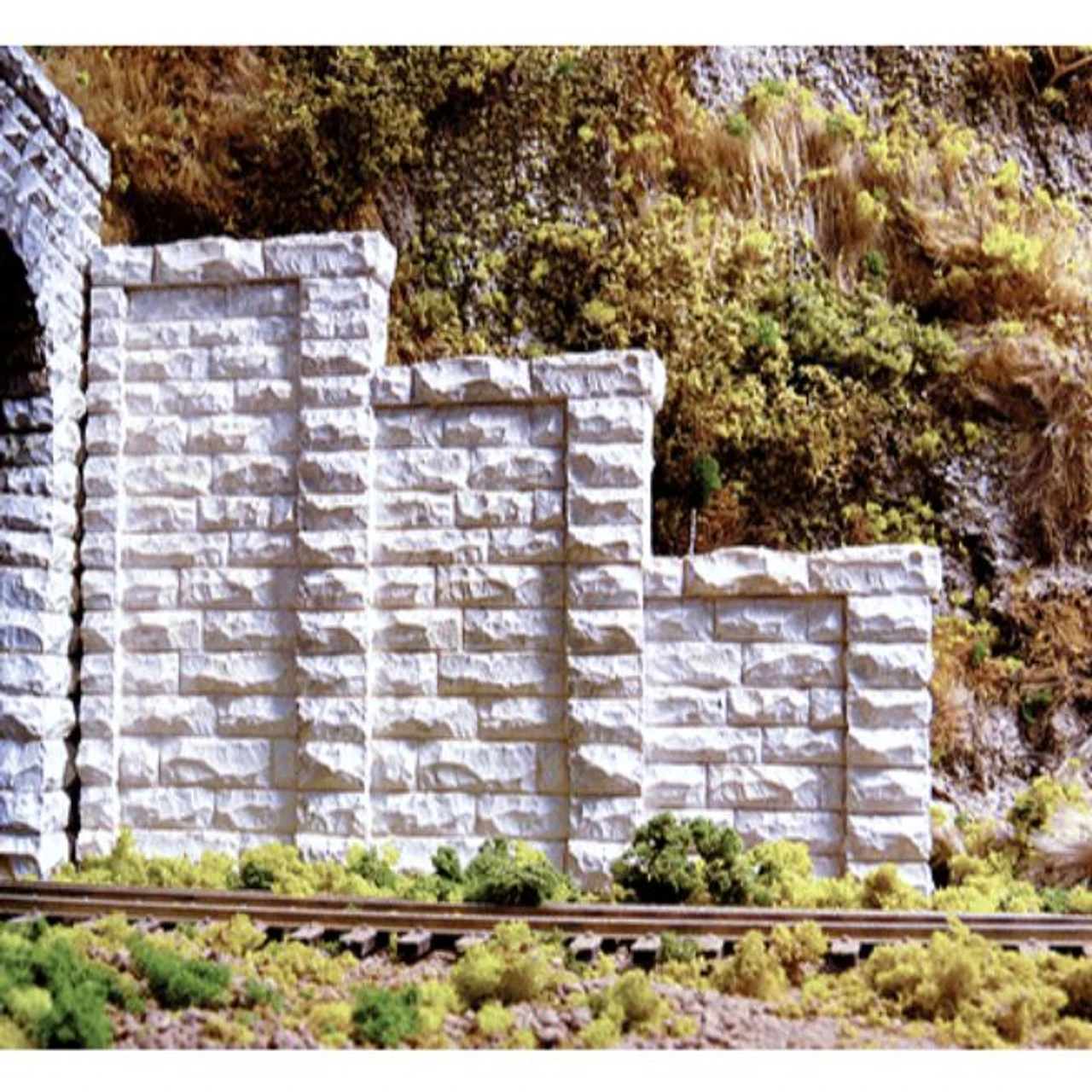 Chooch 8401 - Stepped Wall Tunnel Abutment - HO Scale