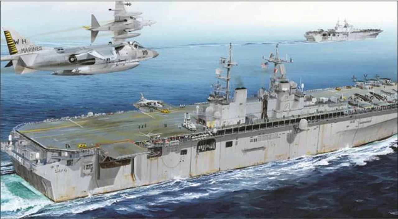 Hobby Boss 83405 - Boxer LHD-4 United States - 1:700 Scale Kit