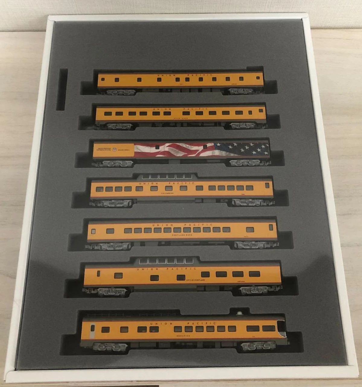Kato 106-086 - Excursion Train 7 Car Set Union Pacific (UP) - N Scale