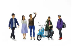 Tamiya 24356 - Campus Friends Set II - 1:24 Scale Kit