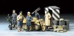 Tamiya 32412 - German Luftwaffe Crew (Winter) W/ Kettenkraftrad Germany - 1:48 Scale Kit