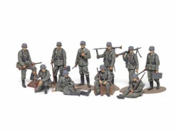 Tamiya 32602 - WWII Wehrmacht Infantry Set Germany - 1:48 Scale Kit