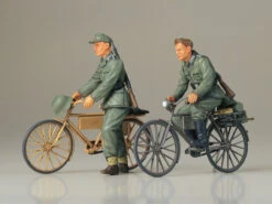 Tamiya 35240 - German Soldiers With Bicycles Germany - 1:35 Scale Kit