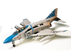 Tamiya 60306 - McDonnell F-4 J Phantom II - 1:32 Scale Kit